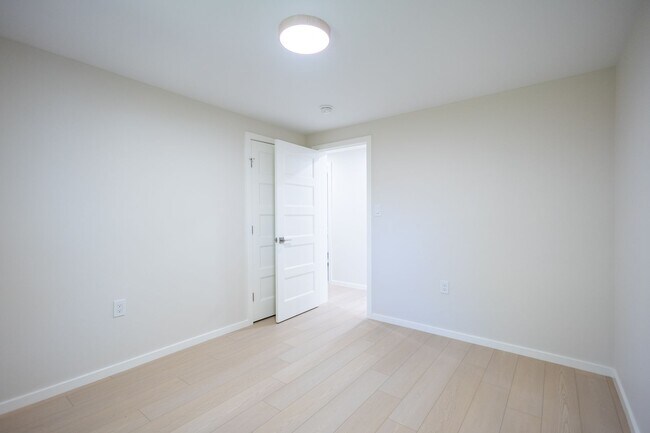 Foto del edificio - Newly Renovated 3 BR/2 BA Single-Family Ho...