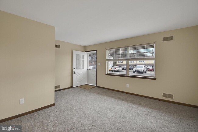 Foto del edificio - 602 Country Ln