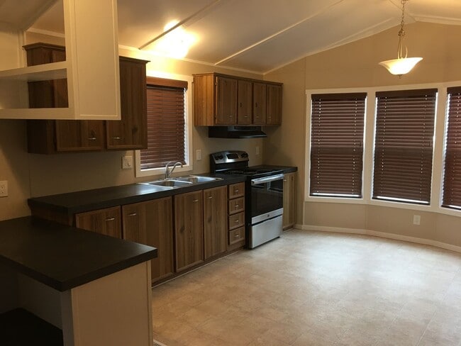 Building Photo - Nice Manufactured Home in North Pointe!
