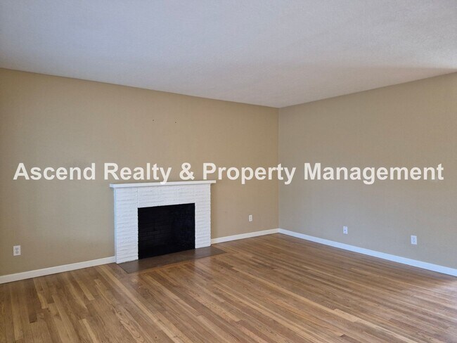 Foto del edificio - Available Now Prime Terra Linda Location One Level Home Large Fenced Yard & Attached Garage Walk ...