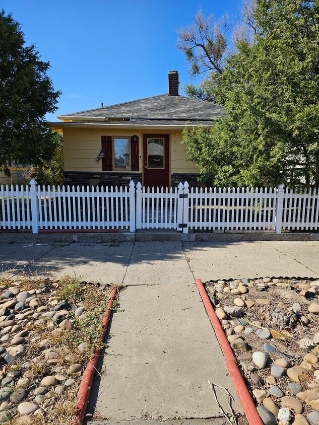 Primary Photo - 813 Woodbury St