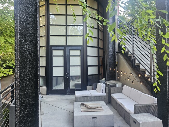 Building Photo - 350 E Mission St