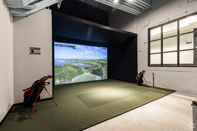 Golf Simulator - Mutual on Main Apartments