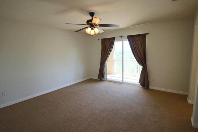 Building Photo - Westridge Townhome in Gated Community with...