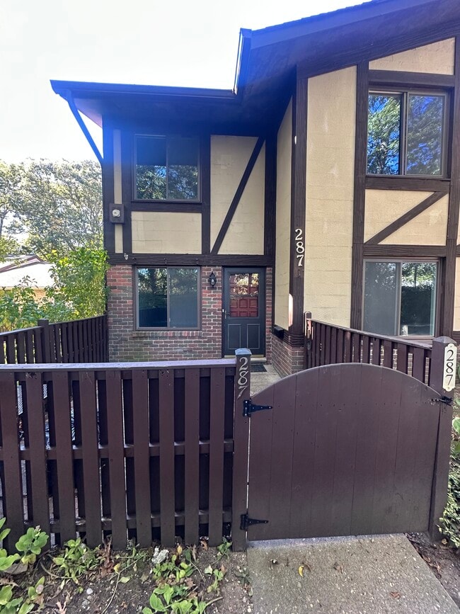 Foto del edificio - 287 Sagamore Hills Dr