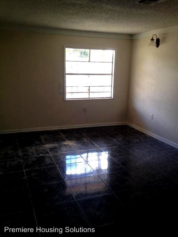 Building Photo - 16105 Chieftain Dr