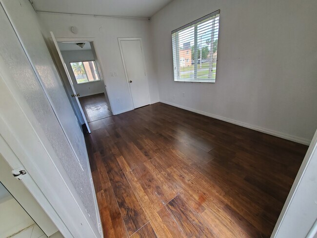 Building Photo - 300 NW 84th Terrace