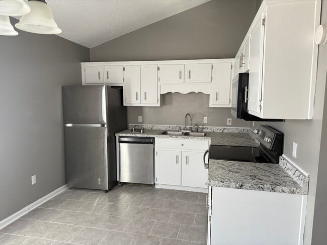 Foto del edificio - 79 Kenny Dr