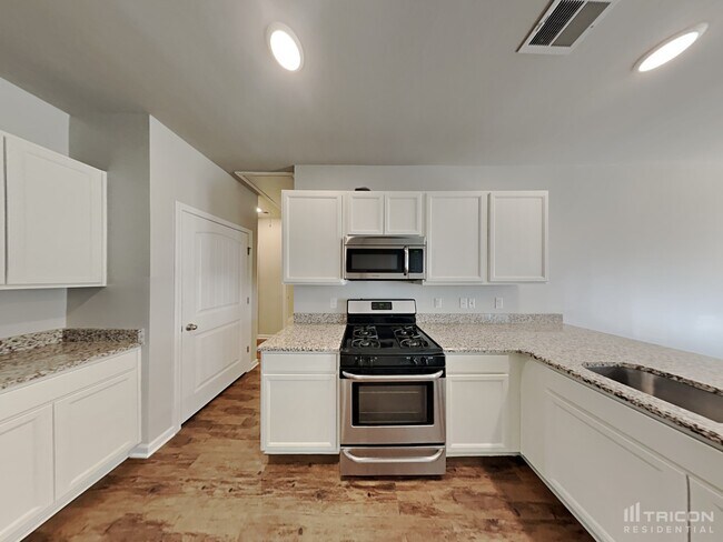 Foto del edificio - 631 Prominence Rd
