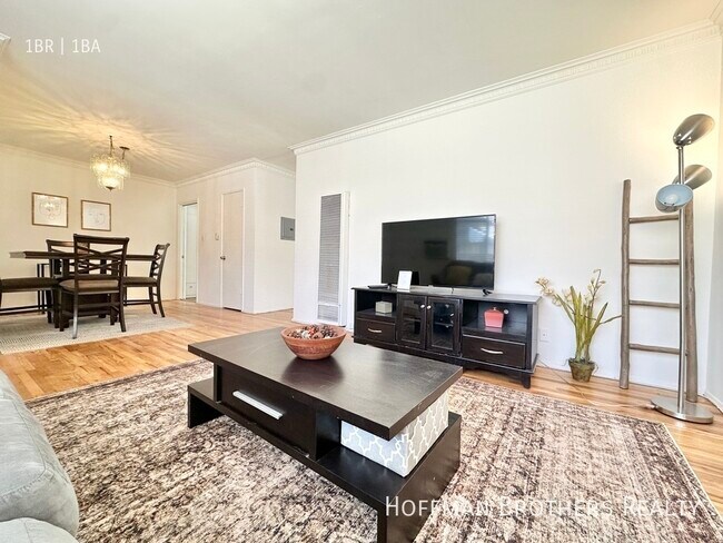 Foto del edificio - 404 N Palm Dr