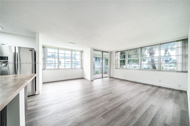 Foto del edificio - 2781 Taft St