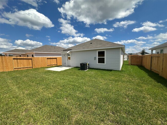 Building Photo - 16441 Blossom Grv Dr