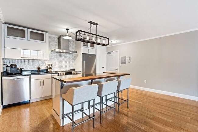 Building Photo - 8 Whittier Pl