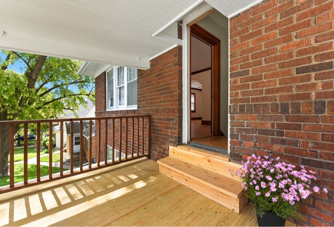 Building Photo - 828 N 41st Ave