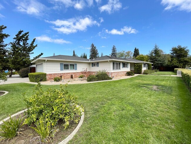 Building Photo - Beautiful 4 Bed 2.5 Bath North Los Altos H...