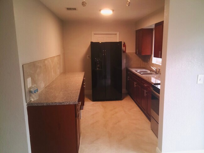 Foto del edificio - 737 Stirling Rd