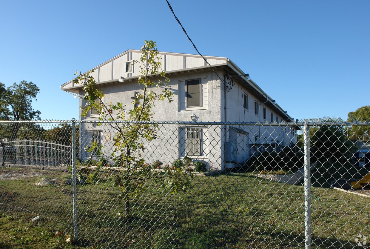 Building Photo - Bldg 4