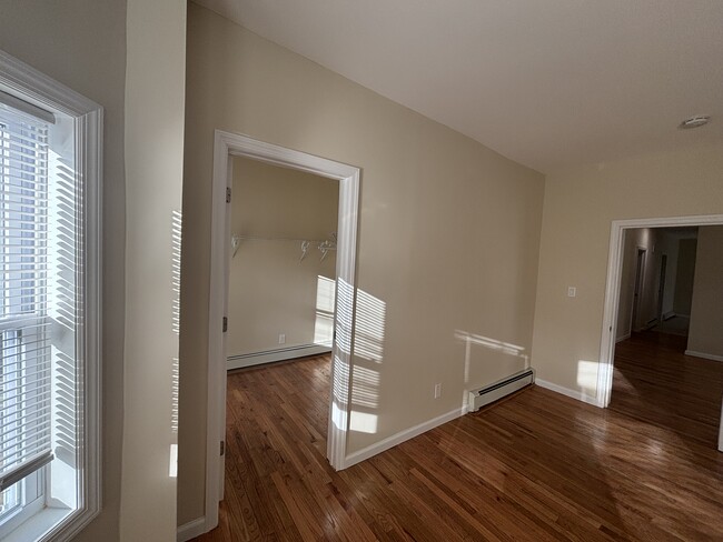 Building Photo - 42 Maple Ave