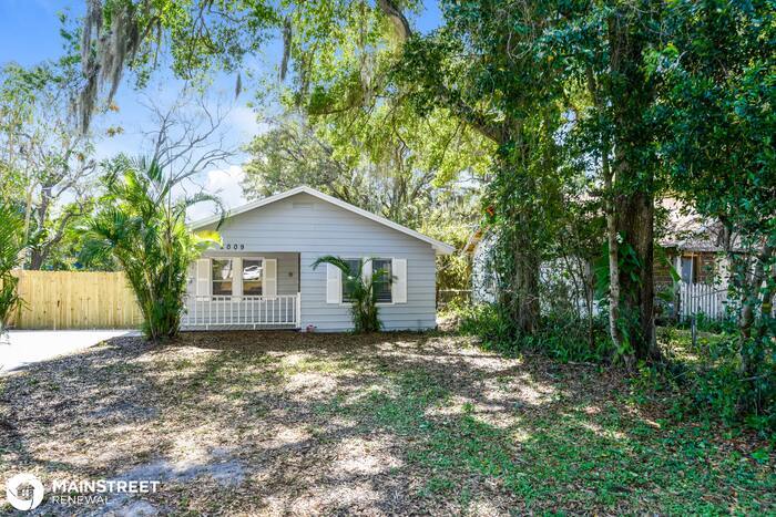 Primary Photo - 2009 E Henry Ave, Tampa, FL 33610