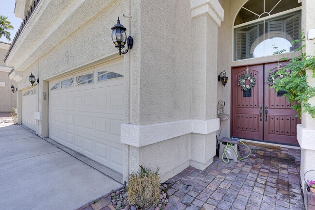 Building Photo - Luxurious 4 bd 3.5 bth Henderson Home in G...