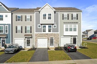 Building Photo - 204 Husky Trl