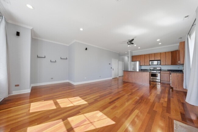 Foto del edificio - 2204 N Natchez Ave