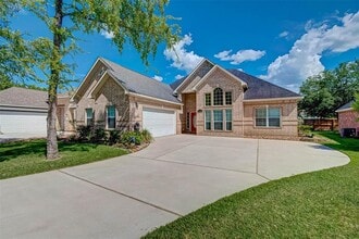 Building Photo - 110 Monterrey Rd W