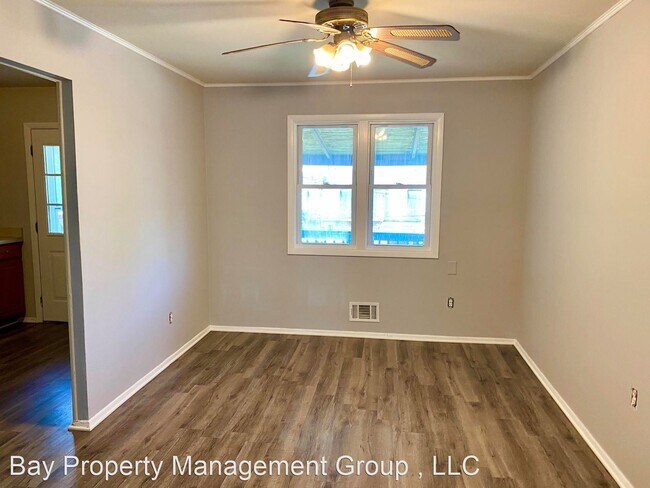 Foto del edificio - 3 br, 1.5 bath House - 6190 Radecke Avenue