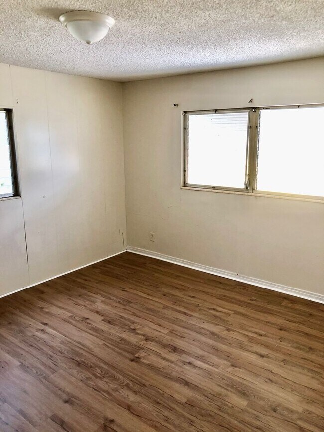 Foto del edificio - Beautiful 5BR/1BA Zephyrhills Home w/Brand...