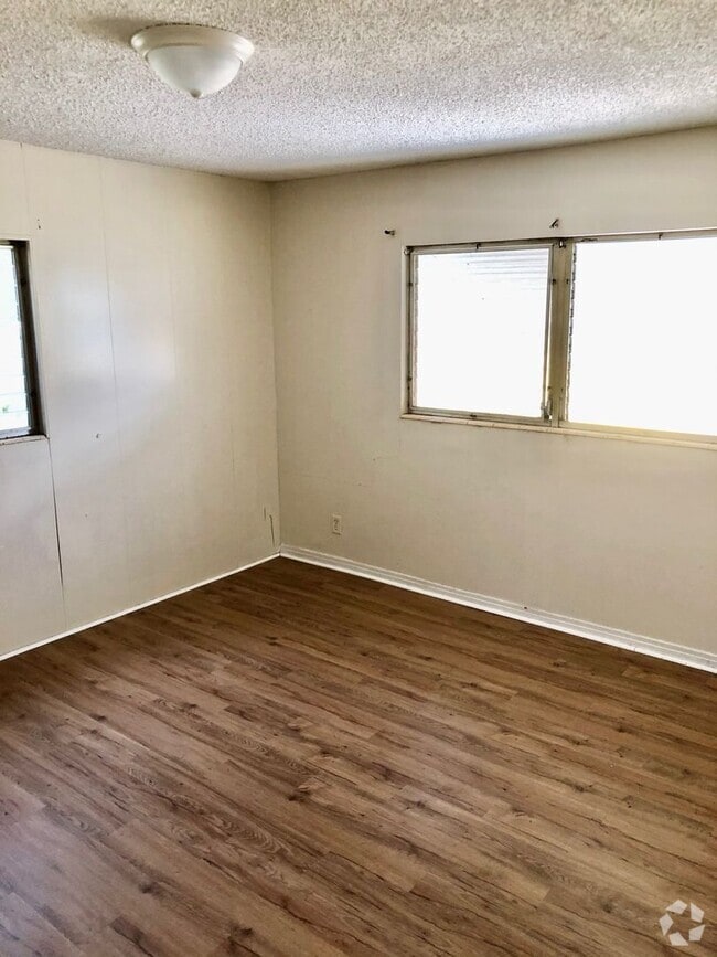 Building Photo - 5039 Studio Dr