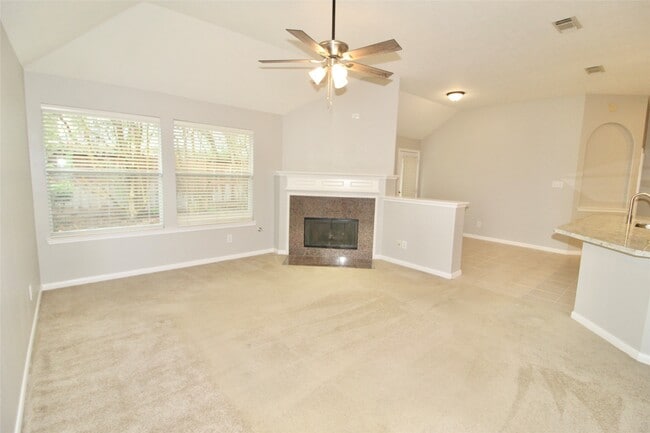 Foto del edificio - 915 Rock Springs Dr