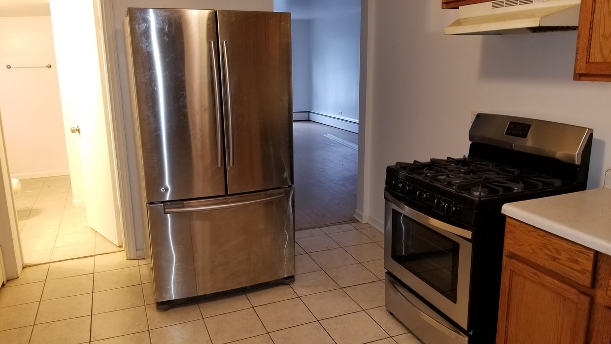 Kitchen - 912 E St Charles Rd