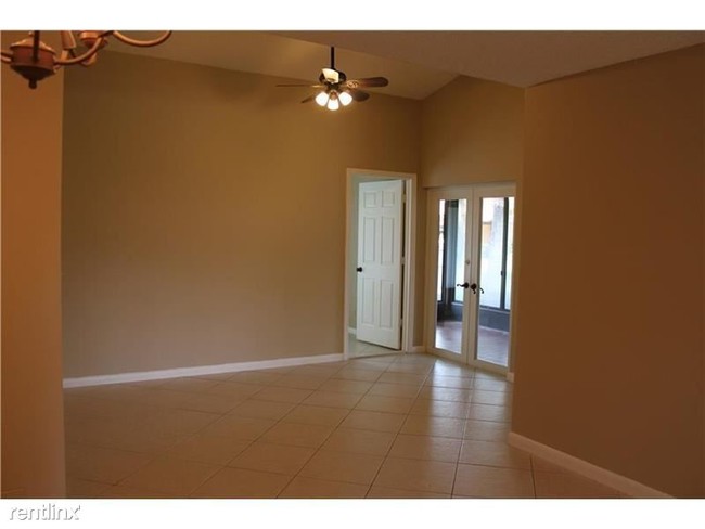 Building Photo - 7044 Lantana Ln