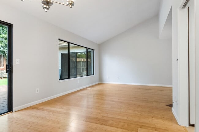 Foto del edificio - 922 Jungfrau Ct