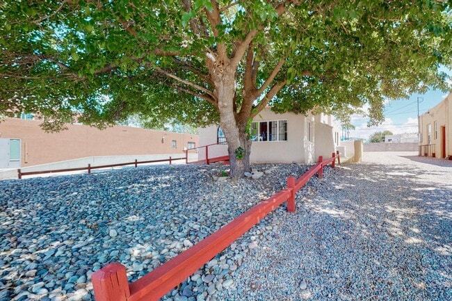 Building Photo - 3106 Monte Vista Blvd NE