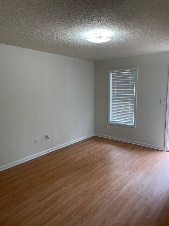Foto del edificio - Very nice 2 bedroom and 1 bath apartment located in downtown Concord!