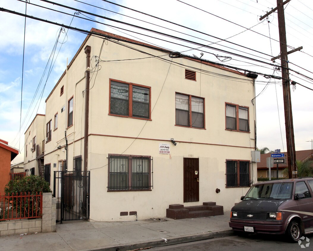 Foto del edificio - 1321 E 10th St