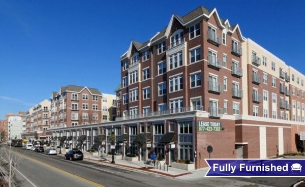 Building Photo - 733 Chicago Ave