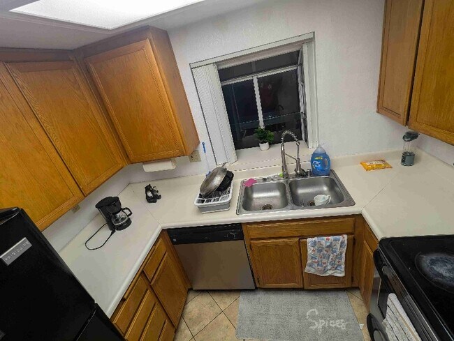 Foto del edificio - 1075 Madden Ave