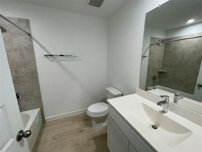Foto del edificio - 4930 Edgewood Dr