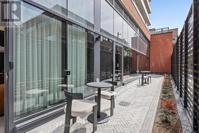 Building Photo - 10 James St