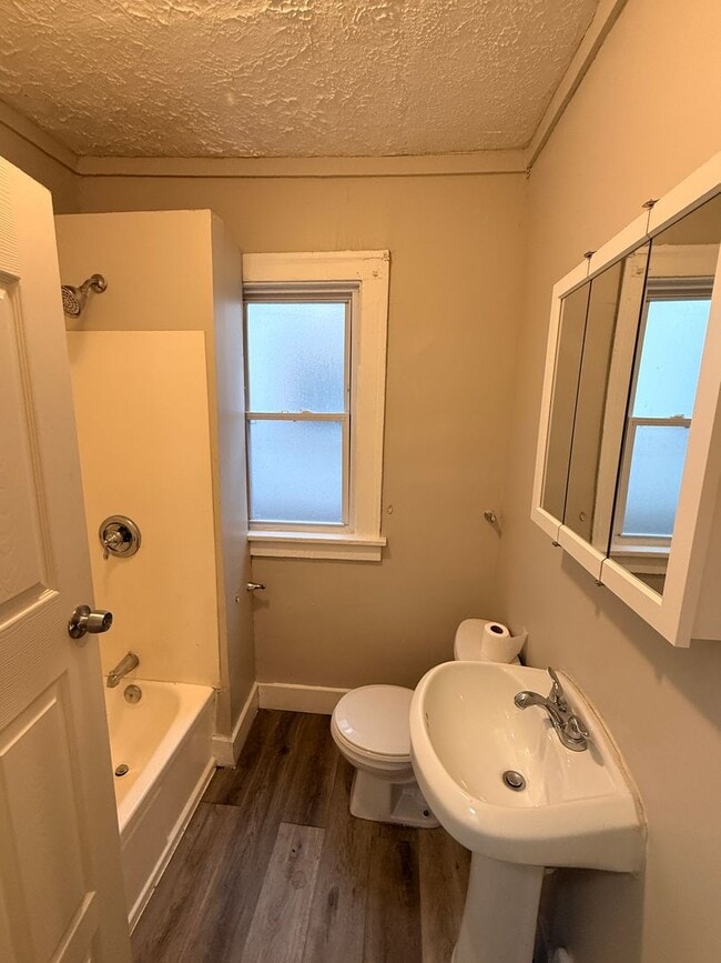 Building Photo - 3645 E 146th St