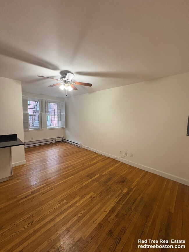 Building Photo - 529 Beacon St