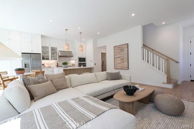 Building Photo - 11 Miren Pl