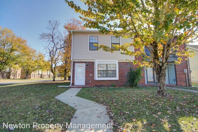 Building Photo - 3 br, 2.5 bath House - 1501 Hemingway Driv...