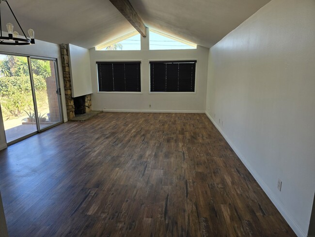 Building Photo - 724 N 1st St