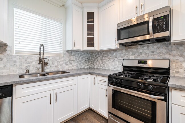 Foto del edificio - 4722 St Charles Pl