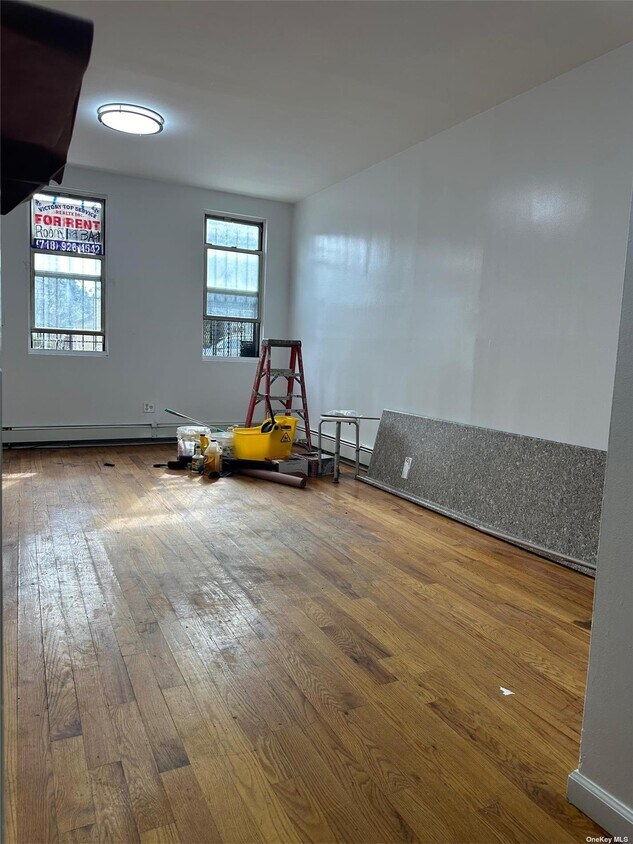 Primary Photo - 104-09-104177 177th St