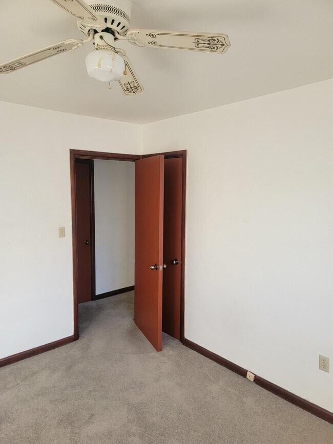 1135 W Atkinson Ave Unit 8, Milwaukee, WI 53206 Room for Rent in