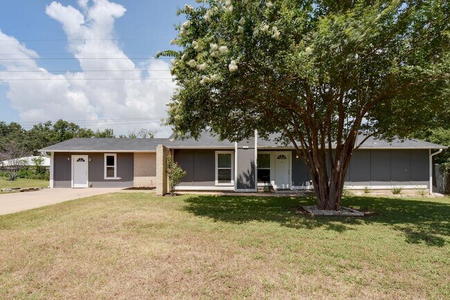 Remodeled duplex - 5900 Harwill Cir